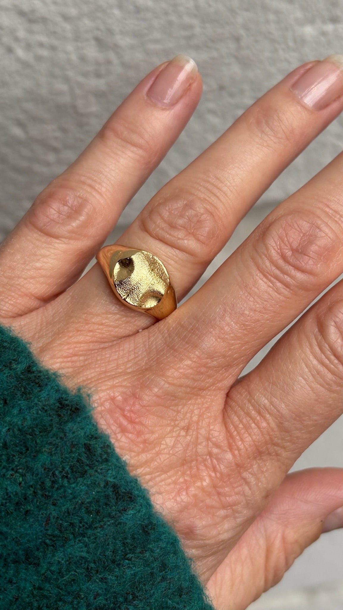 Coco Exclusive - Guld Signetring i rund design