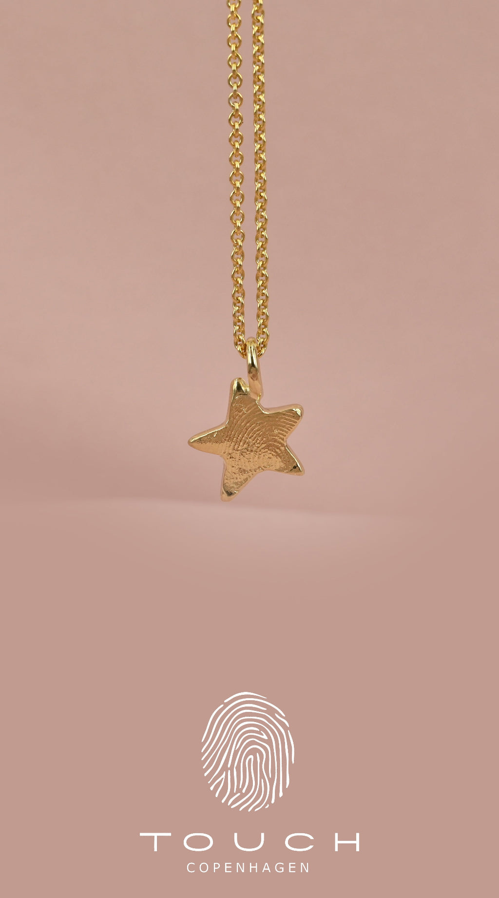Lucky - forgyldt sølvvedhæng i stjerne form med fingeraftryk fra touch copenhagen